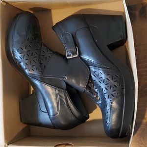 Women's Black J-41 Adevture On Booties